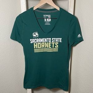 Adidas Sacramento State University tshirt ✨